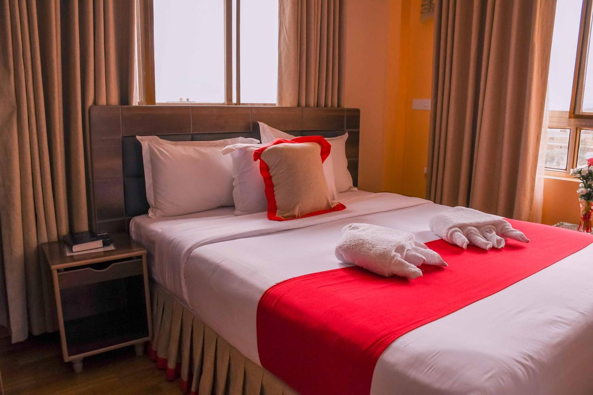 Buraha Zenoni Hotel And Resort Nakuru Kültér fotó
