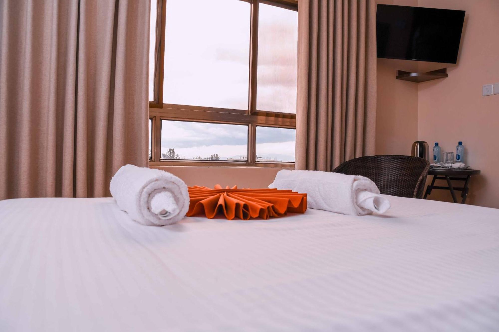 Buraha Zenoni Hotel And Resort Nakuru Kültér fotó