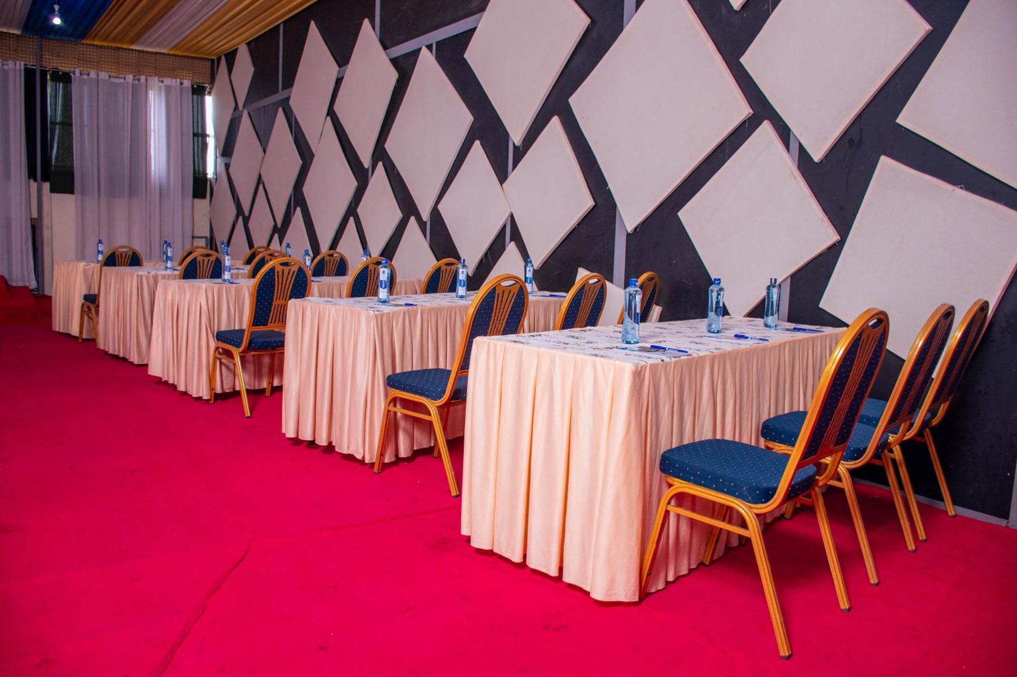 Buraha Zenoni Hotel And Resort Nakuru Kültér fotó